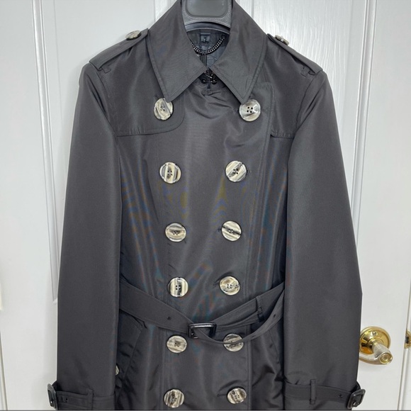 NWT Burberry Black Gabardine Trench Coat with Double-Breasted and Wide Collar - Picture 4 of 13